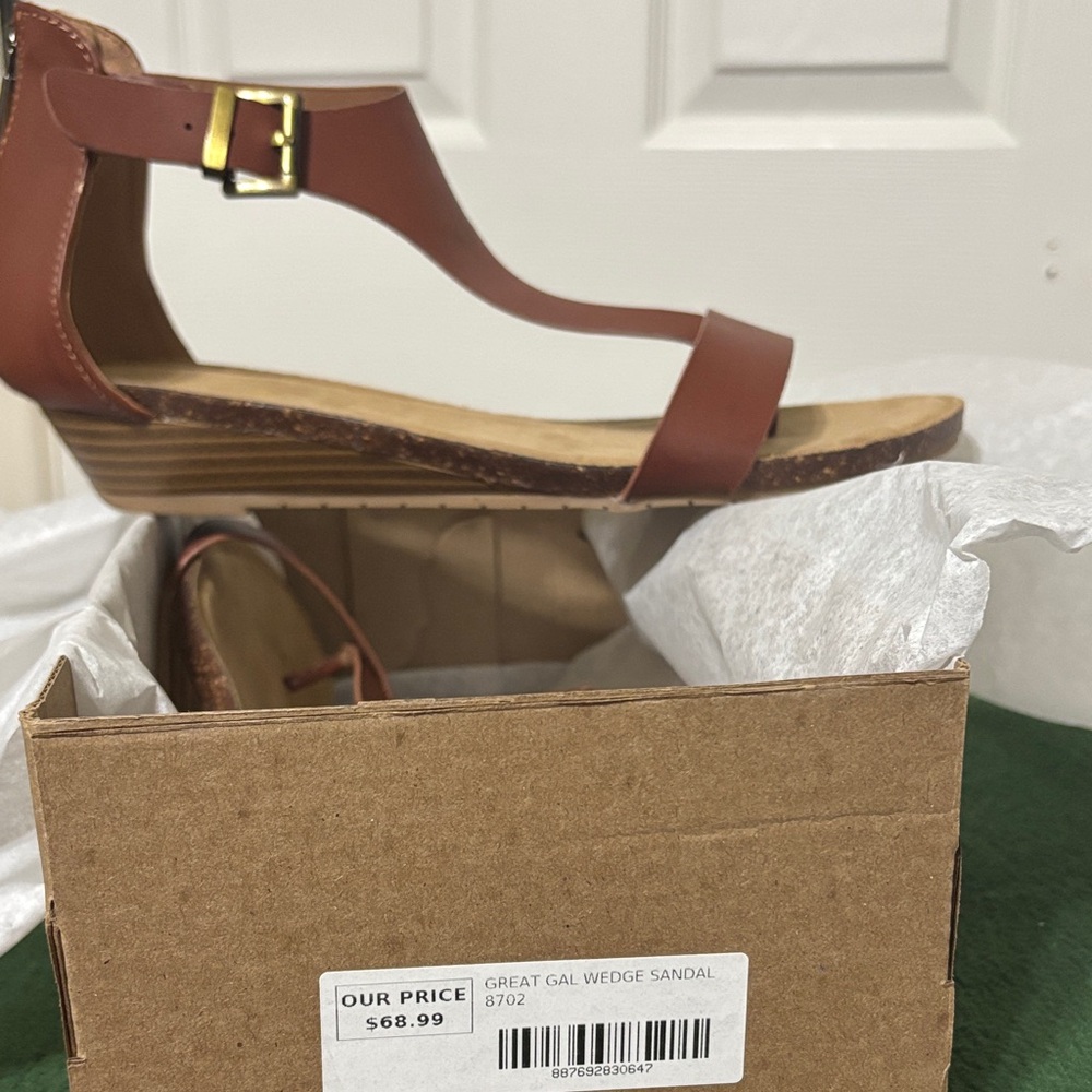 Kenneth Cole Reaction Tan Wedge Sandals